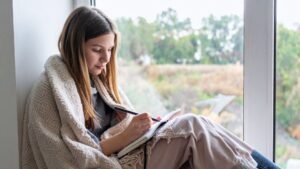 62 End of Year Journal Prompts for Personal Growth and Gratitude